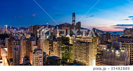 香港の高層ビル群の都市風景 35482889