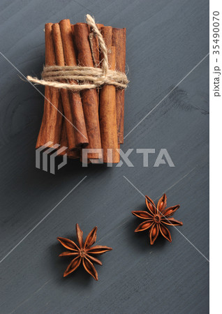 cinnamon sticks tied with a rope cinnamon sticks tied with a rope 35490070