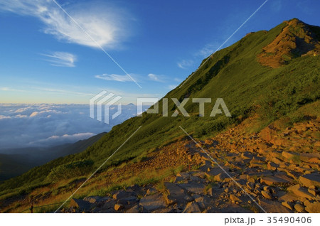 赤岳付近からの夜明けの眺め 赤岳付近からの夜明けの眺め 35490406