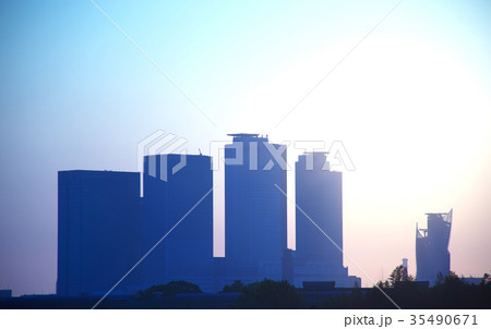 名古屋駅ビル群と日の出（2017年10月） 35490671