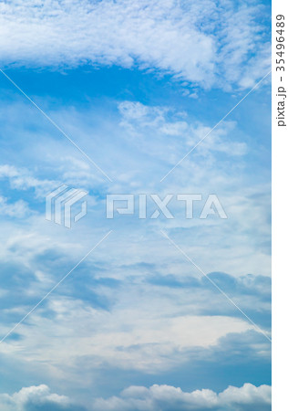 晩夏の空 秋の空 雲 コピースペース 広いコピースペース 汎用的な空のタグ 晩夏の空 秋の空 雲 コピースペース 広いコピースペース 汎用的な空のタグ 35496489