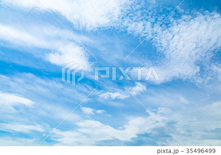 晩夏の空 秋の空 雲 コピースペース 広いコピースペース 汎用的な空のタグ 晩夏の空 秋の空 雲 コピースペース 広いコピースペース 汎用的な空のタグ 35496499