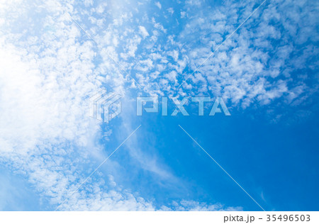 晩夏の空 秋の空 雲 コピースペース 広いコピースペース 汎用的な空のタグ 晩夏の空 秋の空 雲 コピースペース 広いコピースペース 汎用的な空のタグ 35496503