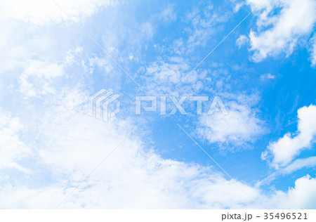晩夏の空 秋の空 雲 コピースペース 広いコピースペース 汎用的な空のタグ 晩夏の空 秋の空 雲 コピースペース 広いコピースペース 汎用的な空のタグ 35496521