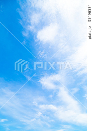 晩夏の空　秋の空　雲　コピースペース　広いコピースペース　汎用的な空のタグ 35496534