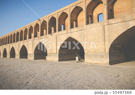 Si-o-Seh Pol, also called the Bridge of 33 Arches 35497369