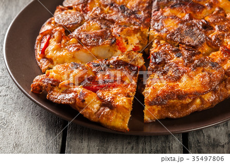Tortilla de patatas. Spanish omelette with chorizo Tortilla de patatas. Spanish omelette with chorizo 35497806