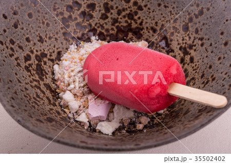 Ice cream crimson with Tarhun, is served with ship Ice cream crimson with Tarhun, is served with ship 35502402