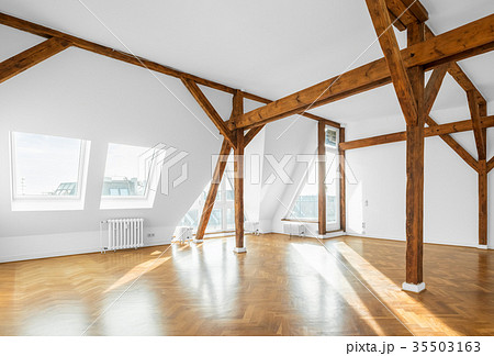 real estate interior - penthouse flat, empty room 35503163