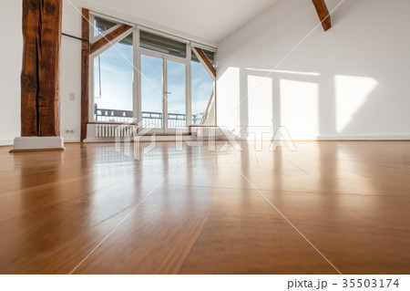 empty room with wooden floor and terrace window - 35503174