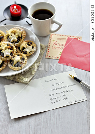 クリスマスカードとイギリスのクリスマスのお菓子、ミンスパイ 35503243