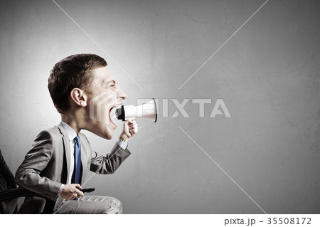 Man with big head 35508172