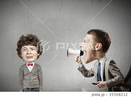 Man with big head 35508212