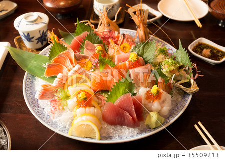 Bowl of sushi with tuna salmon oyster and shrimp Bowl of sushi with tuna salmon oyster and shrimp 35509213