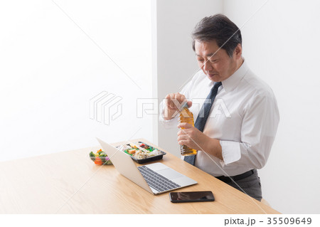 ビジネスマン 食事 お弁当 ビジネスマン 食事 お弁当 35509649