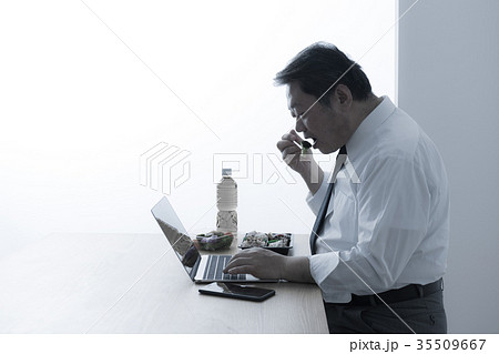 ビジネスマン 食事 お弁当 ビジネスマン 食事 お弁当 35509667
