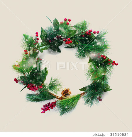 Green Christmas Decorative Wreath Holly Berries 35510684