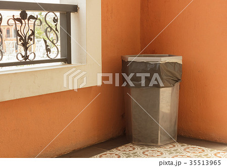 Bins in room 35513965