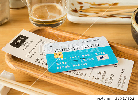 お会計　支払い　キャッシュトレー　カード払い　居酒屋　飲食店　レシート　交際費 35517352