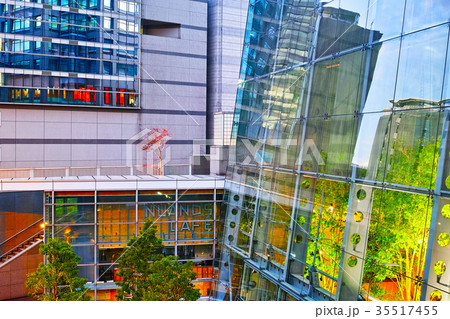 都会の緑のある空間 35517455