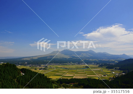 阿蘇山の田園風景 10月 阿蘇山の田園風景 10月 35517556