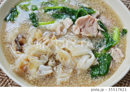 stir fried rice noodle with pork in gravy sauce  35517621