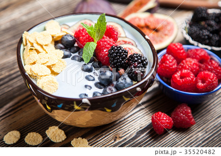 Delicious blueberry and fig yoghurt Delicious blueberry and fig yoghurt 35520482