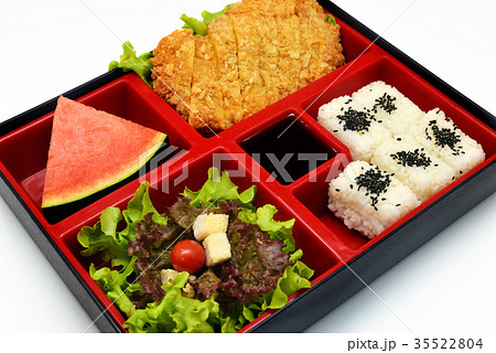 Close up tonkatsu bento. Close up tonkatsu bento. 35522804