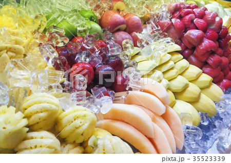 Fresh and refreshing sliced fruits variety Fresh and refreshing sliced fruits variety 35523339