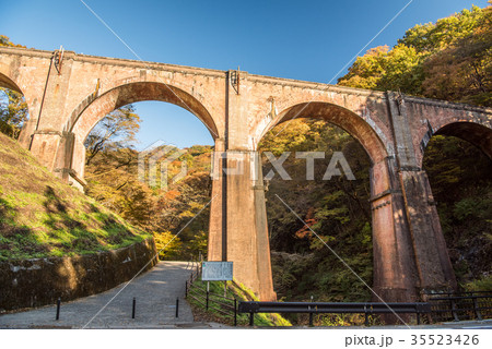 めがね橋の紅葉 碓氷第三橋梁 めがね橋の紅葉 碓氷第三橋梁 35523426