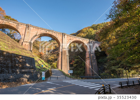 めがね橋の紅葉 碓氷第三橋梁 めがね橋の紅葉 碓氷第三橋梁 35523430
