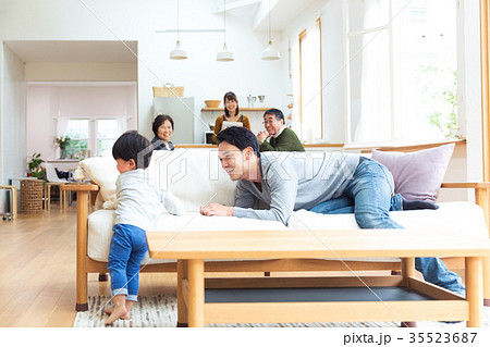 家族 3世代 子育て イクメン 35523687