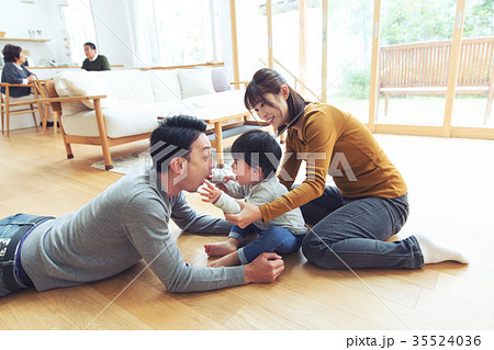 家族 3世代 子育て イクメン 35524036