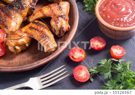 Grilled chicken wings Grilled chicken wings 35526567
