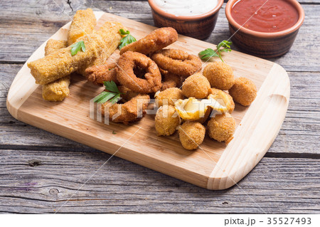 Cheese , onion and chicken 35527493