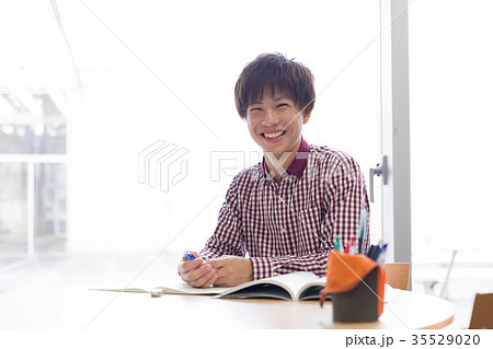 大学生 勉強 キャンパスライフ 大学生 勉強 キャンパスライフ 35529020