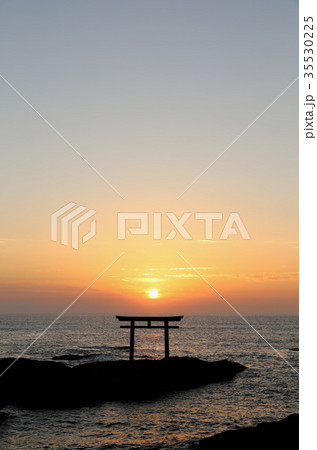 大洗海岸の朝日 11月上旬 茨城県大洗町 大洗海岸の朝日 11月上旬 茨城県大洗町 35530225