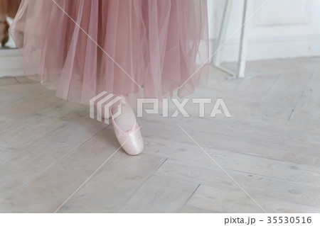 Ballerina puts pointe shoes 35530516