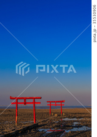 海中鳥居の夕暮れ日没前 佐賀県 太良町 海中鳥居の夕暮れ日没前 佐賀県 太良町 35530906