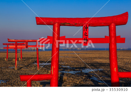 海中鳥居の夕暮れ日没前 佐賀県 太良町 海中鳥居の夕暮れ日没前 佐賀県 太良町 35530910