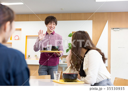 大学生　学食　 35530935