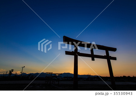 海中鳥居の日没後 佐賀県 太良町 海中鳥居の日没後 佐賀県 太良町 35530943