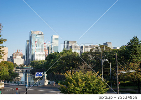 大手濠と大手町駅周辺、皇居の風景 35534958