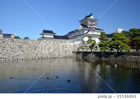 秋の富山城とお濠 35536063