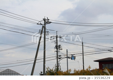 電柱と電線 35536229