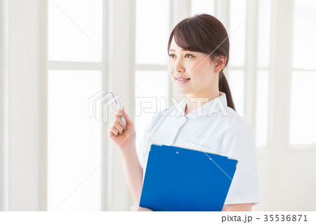 笑顔のナース　問診票 35536871