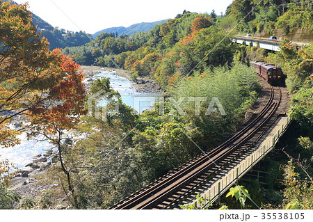 わたらせ渓谷鐵道「深沢橋梁と渡良瀬川」 35538105