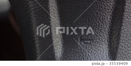 Horn on the steering wheel 35539409