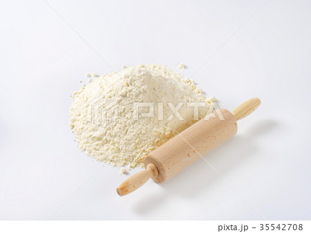 pile of wheat flour and rolling pin 35542708
