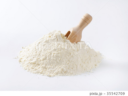 pile of wheat flour and scoop 35542709